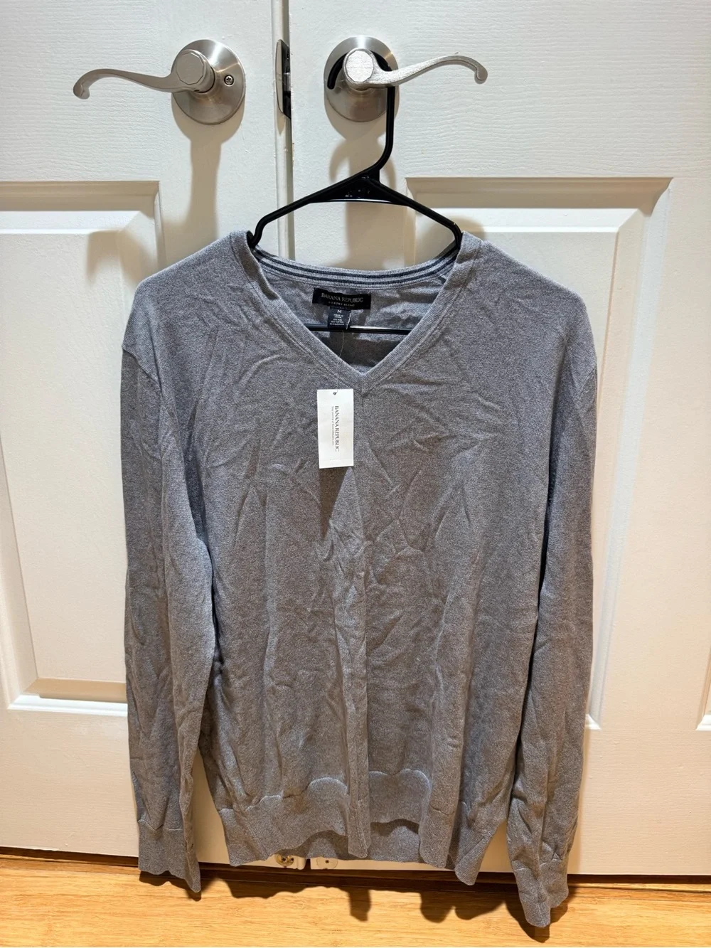 New Banana Republic Men's Gray V-Neck Sweater